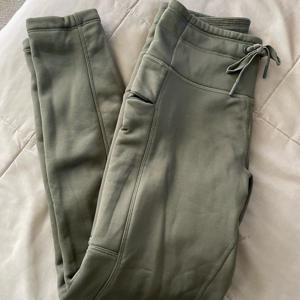 Green Stretchy Leggings with Tapered Design